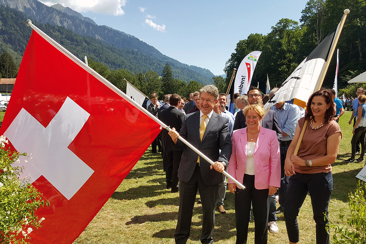 Nationalrat Heinz Brand mit Nationalratskandidatinnen Magdalena Martullo-Blocher und Valérie Favre Accola